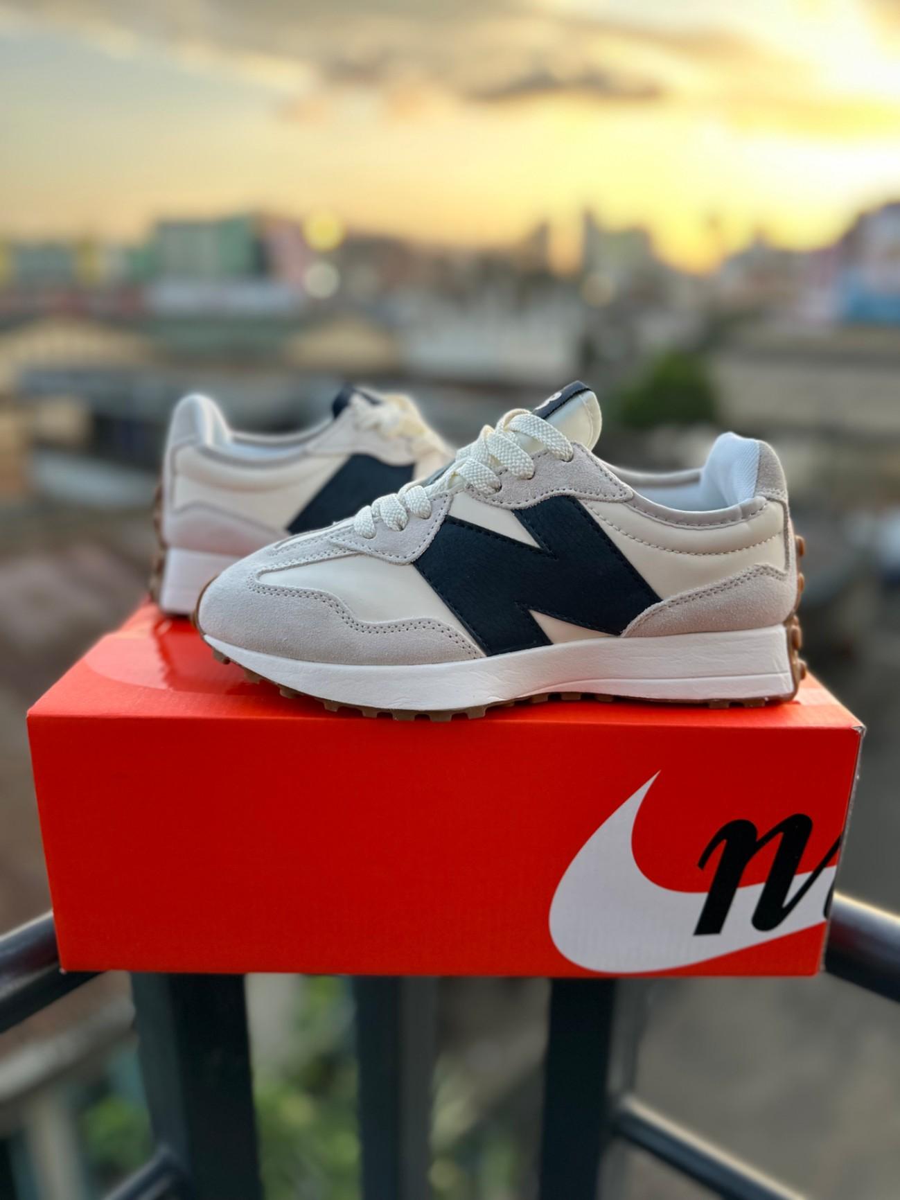 New Balance 327